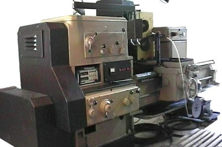 установка УЭН-01 на базе токарно-винторезного станка модели 163 (ДИП 300)